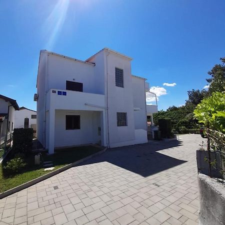 Apartment Niva Nin Bagian luar foto