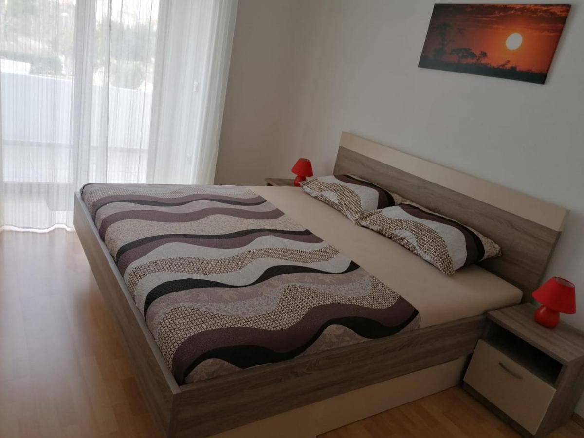 Apartment Niva Nin Bagian luar foto
