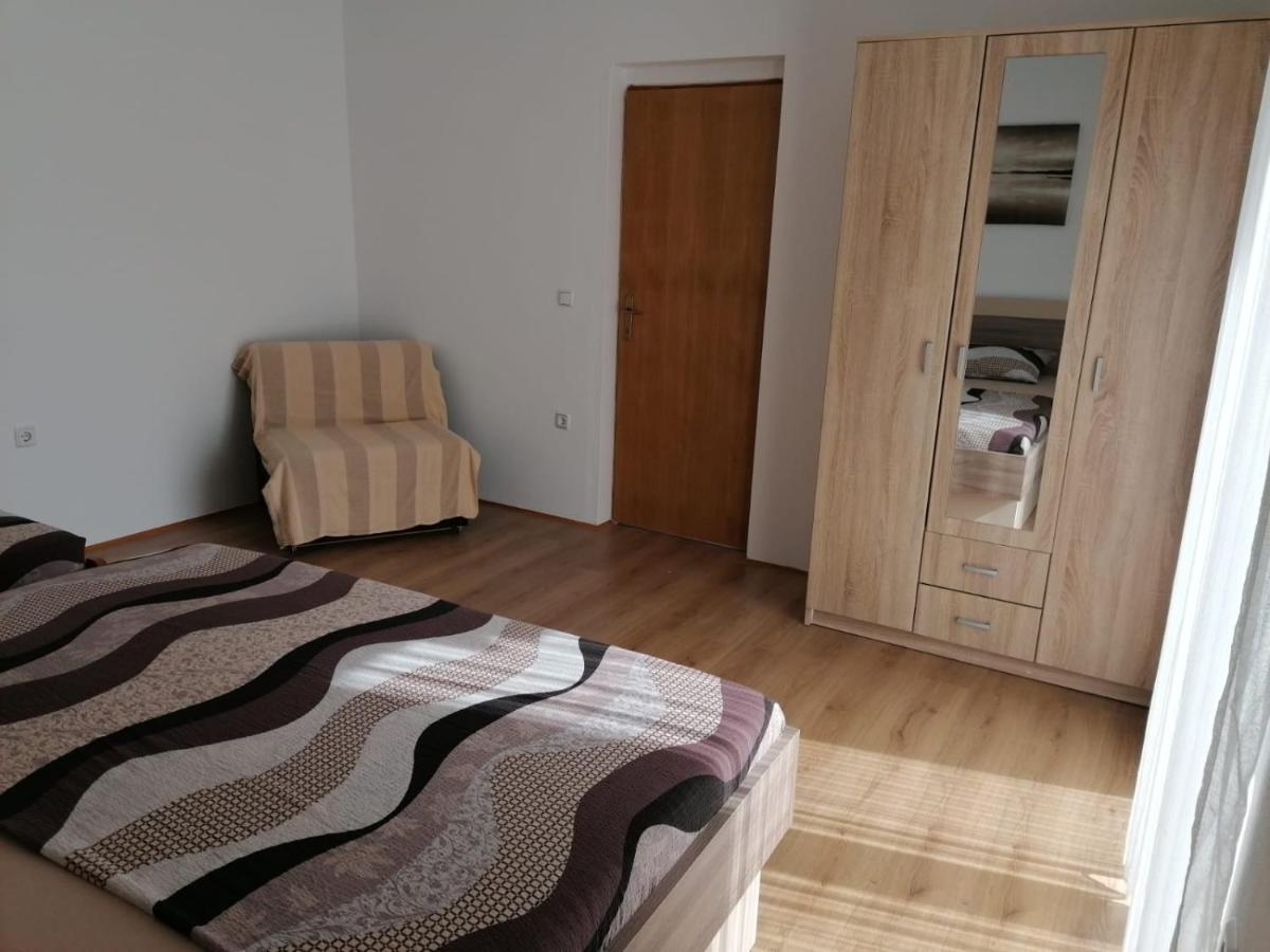 Apartment Niva Nin Bagian luar foto