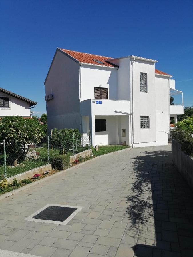 Apartment Niva Nin Bagian luar foto