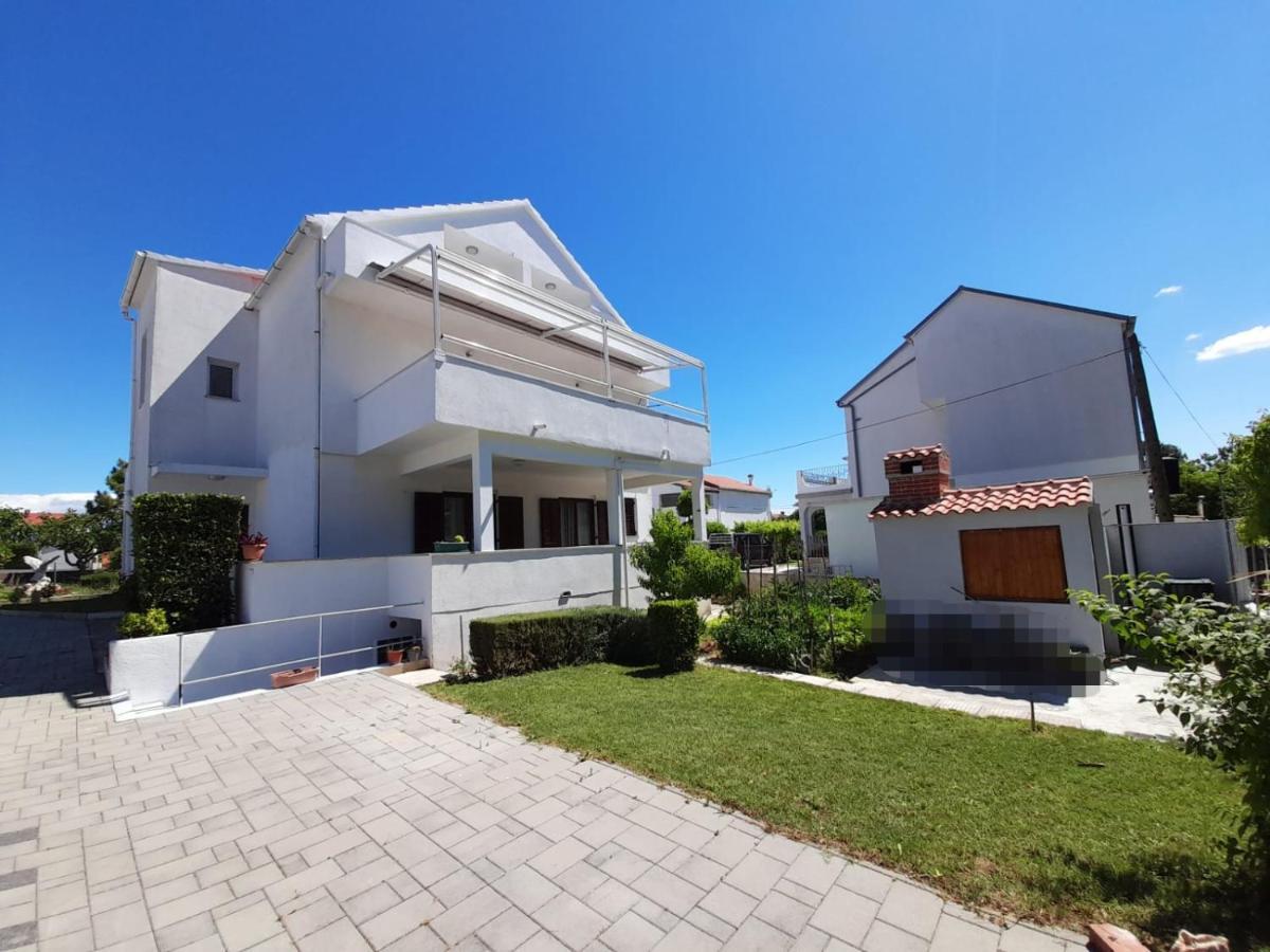 Apartment Niva Nin Bagian luar foto