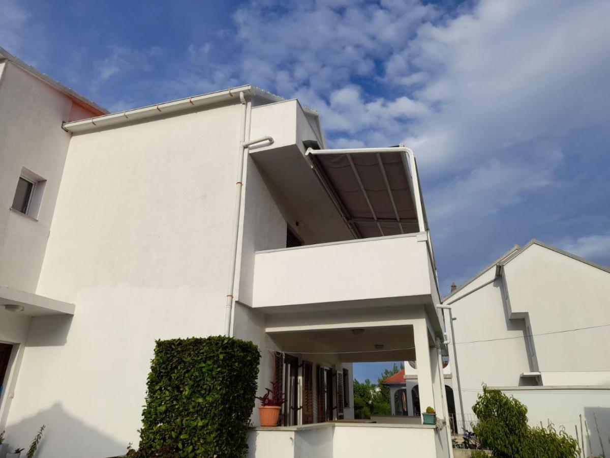 Apartment Niva Nin Bagian luar foto