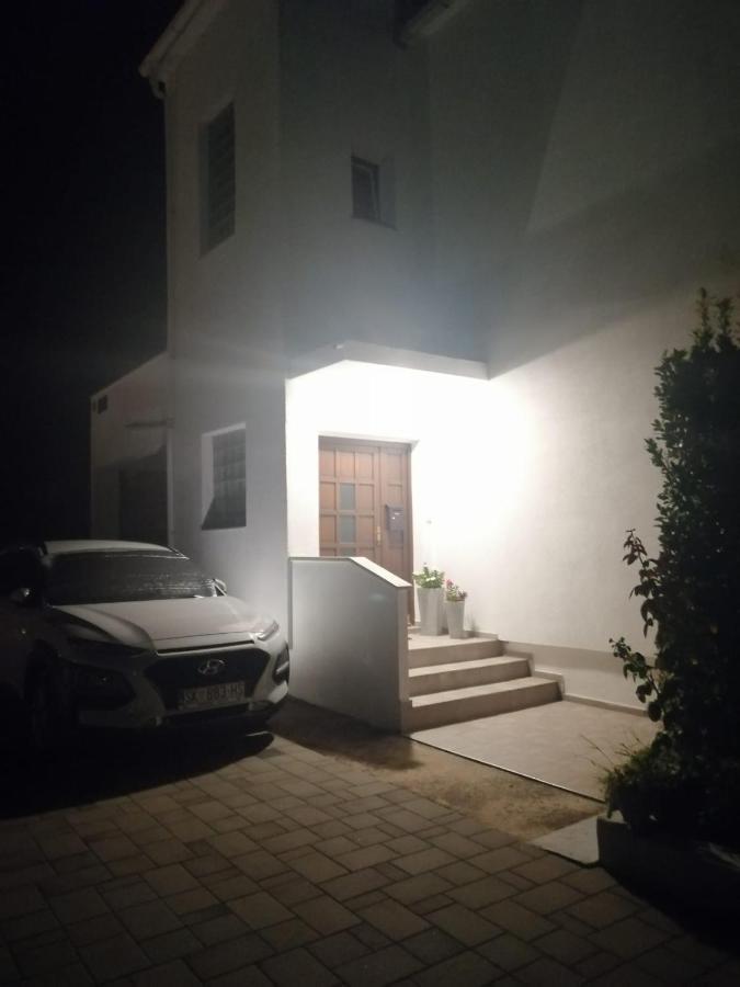 Apartment Niva Nin Bagian luar foto