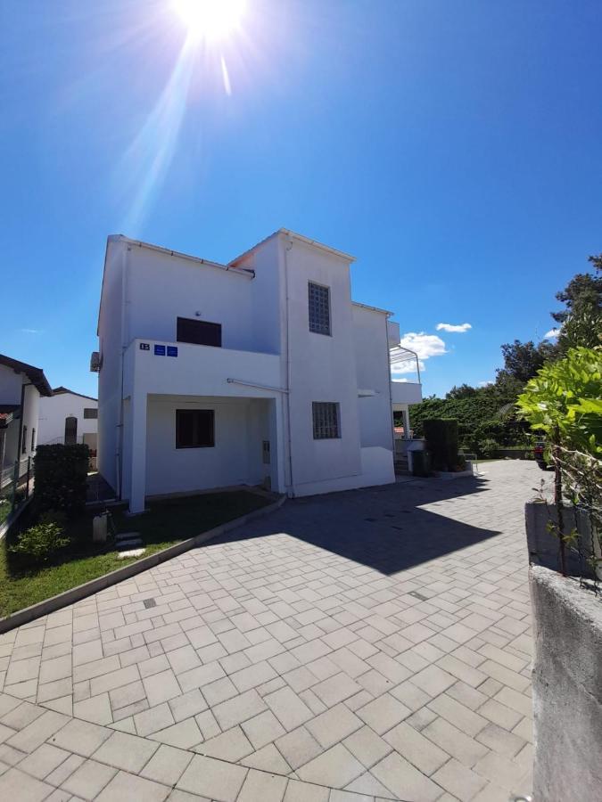 Apartment Niva Nin Bagian luar foto