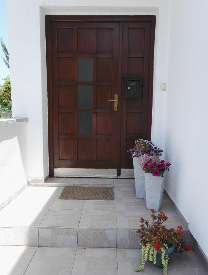 Apartment Niva Nin Bagian luar foto