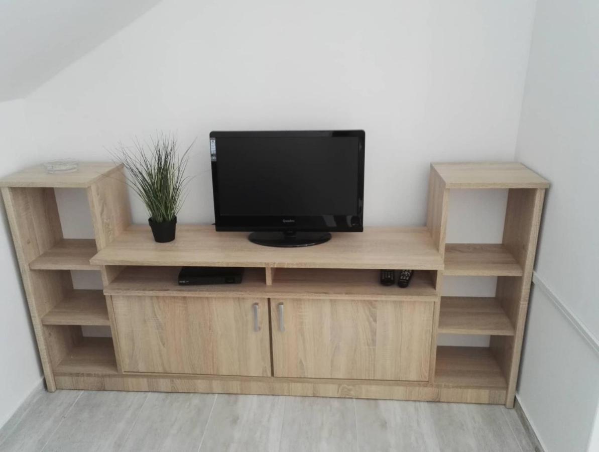 Apartment Niva Nin Bagian luar foto